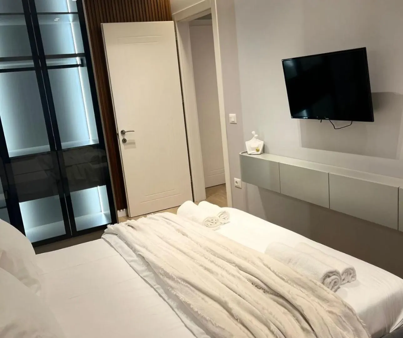 Elrej Apartments تيرانا